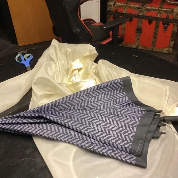 HALSTON vintage, beautiful umbrella, purples, and black - Picture 3 of 7